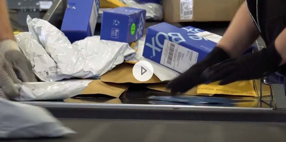 Sorting items on a conveyor belt